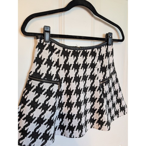 Stoosh Juniors Y2K Black White Houndstooth Flared Skater Skirt Size Medium - Picture 2 of 9
